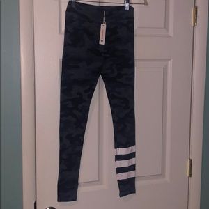 NWT Navy Camo Sundry Yoga Pants Sz 0